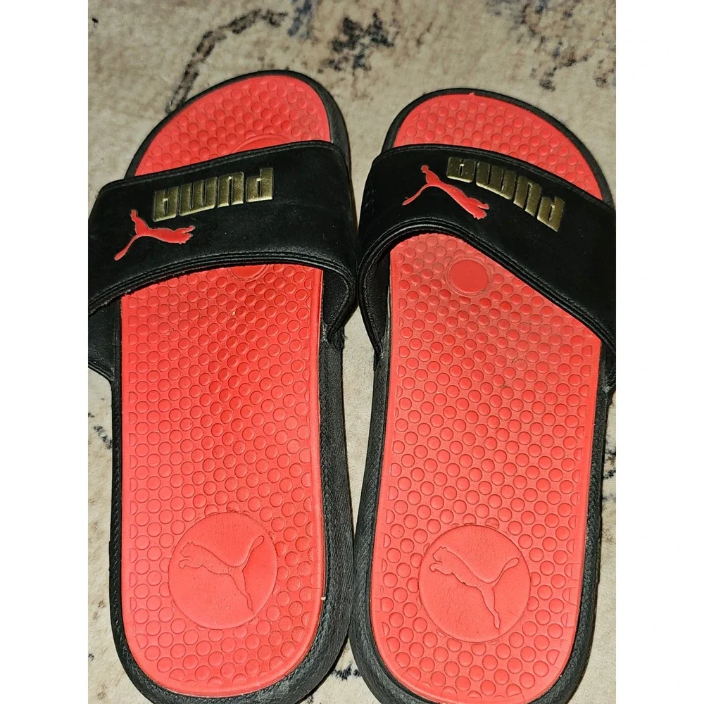 Puma Cool Cat Women Black Red Athletic Slide Sandals Gold Logo Size 8 US